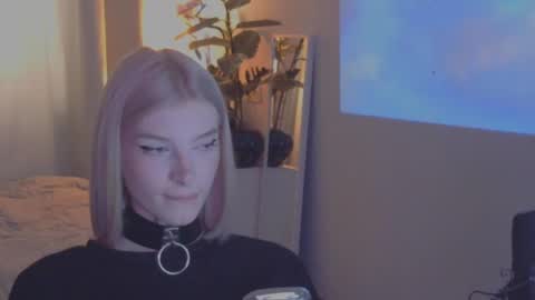 hotchubently online show from March 4, 9:07 am