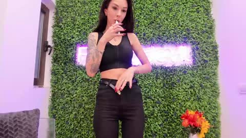 hotfallingdevil online show from November 20, 6:23 am