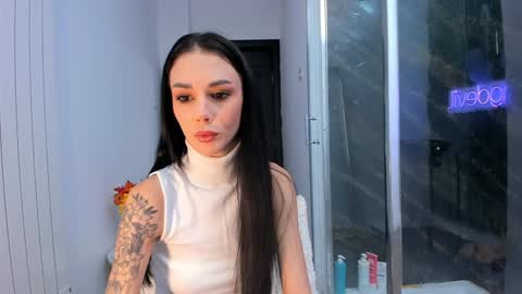 hotfallingdevil online show from October 2, 5:06 am