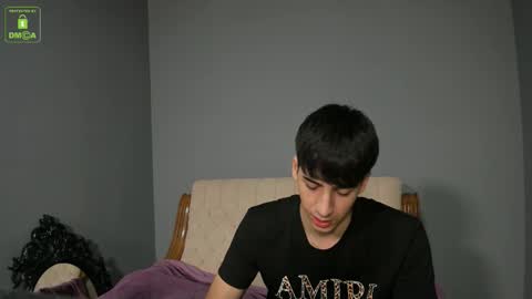 Snapshot of hotflirtyfella chatting on October 18, 5:44 am QUENTIN online show from October 18, 5:44 am