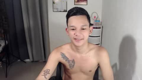 Snapshot of hotguy0503 chatting on October 16, 4:34 am hotguy0503 online show from October 16, 4:34 am