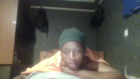 hotguyy001 online show from February 17, 1:58 am