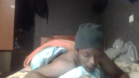 hotguyy001 online show from February 18, 5:20 am