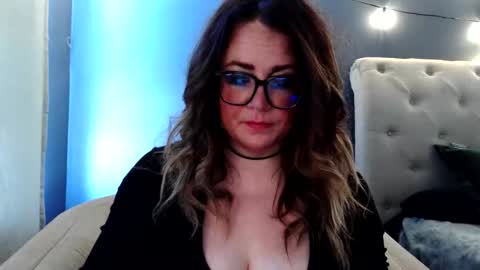 hothousewife333 online show from December 15, 6:04 pm