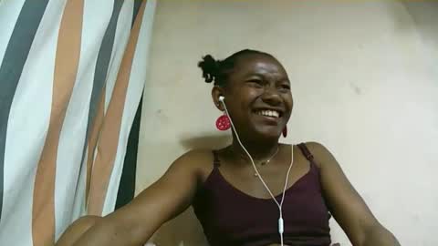 Snapshot of hotiesveronique chatting on September 26, 8:22 am veronique online show from September 26, 8:22 am