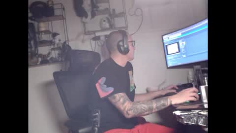 hotkinkytat online show from December 14, 5:24 am