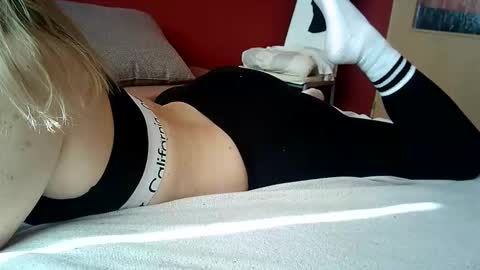 Makenzie online show from April 23, 8:11 am