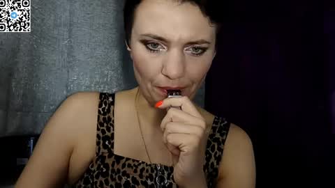 hotmamaqueen234 online show from May 7, 8:48 pm