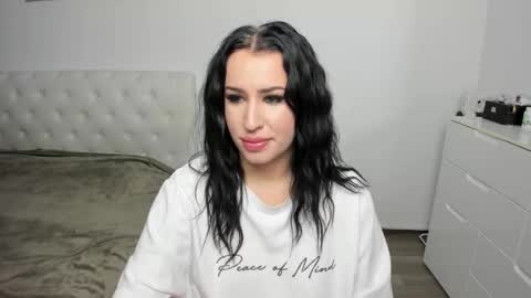 hotmorenaxxx online show from November 23, 4:49 pm