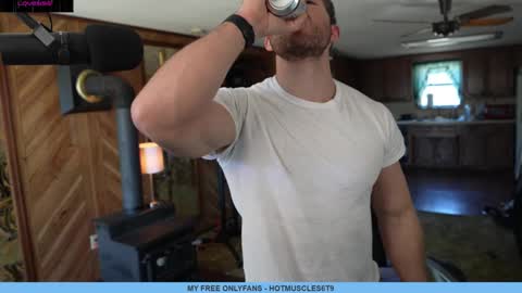 Snapshot of hotmuscles6t9 chatting on February 25, 5:08 pm hotmuscles6t9 online show from February 25, 5:08 pm