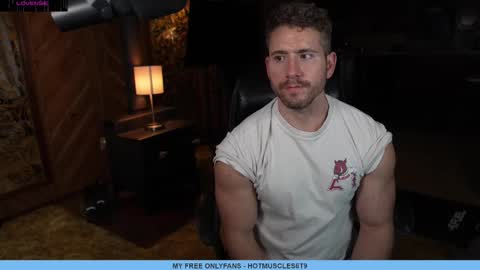 Snapshot of hotmuscles6t9 chatting on March 7, 3:08 am hotmuscles6t9 online show from March 7, 3:08 am