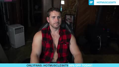 Snapshot of hotmuscles6t9 chatting on October 9, 2:28 am hotmuscles6t9 online show from October 9, 2:28 am