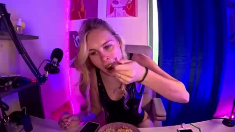 hotprincess2hot online show from December 16, 11:38 am