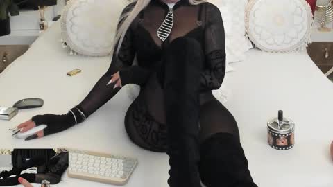 Snapshot of hotred69xxx chatting on September 25, 2:35 pm Delya- online show from September 25, 2:35 pm