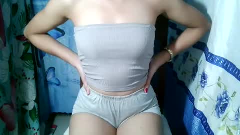 hottie_horny_exoticpussyx online show from December 14, 11:44 pm