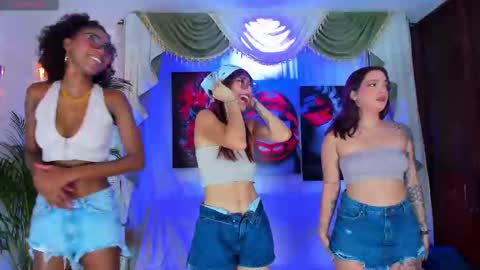 Snapshot of hotties_kittens18 chatting on September 24, 4:14 pm hotties_kittens18 online show from September 24, 4:14 pm