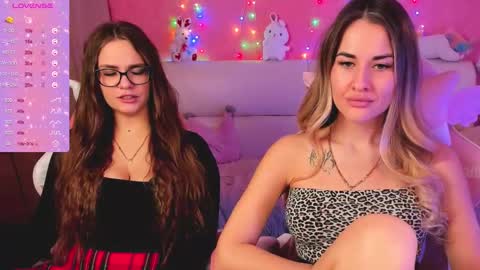 Snapshot of hotty_girls_here chatting on March 10, 6:16 am Ivanna and Jessica online show from March 10, 6:16 am