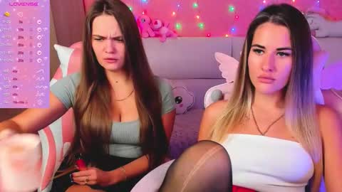 Snapshot of hotty_girls_here chatting on September 19, 6:06 am Ivanna and Jessica online show from September 19, 6:06 am