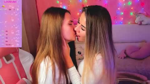 Snapshot of hotty_girls_here chatting on September 20, 6:16 am Ivanna and Jessica online show from September 20, 6:16 am