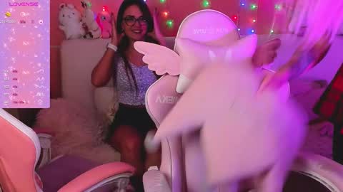 Snapshot of hotty_girls_here chatting on September 26, 6:43 am Ivanna and Jessica online show from September 26, 6:43 am