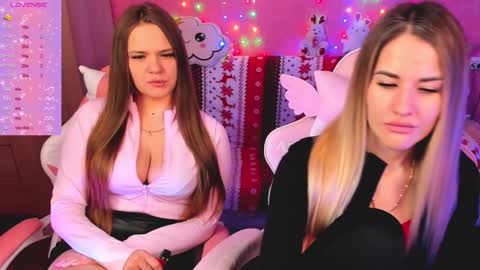 Snapshot of hotty_girls_here chatting on January 19, 6:09 am Ivanna and Jessica online show from January 19, 6:09 am