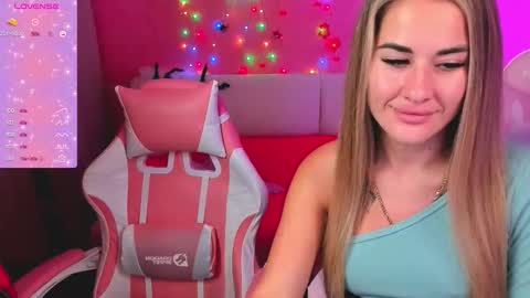 Snapshot of hotty_girls_here chatting on October 17, 6:06 am Ivanna and Jessica online show from October 17, 6:06 am