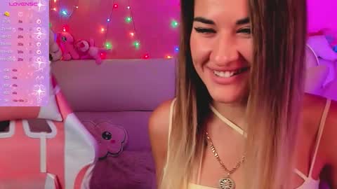 Snapshot of hotty_girls_here chatting on September 27, 6:44 am Ivanna and Jessica online show from September 27, 6:44 am