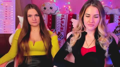 Snapshot of hotty_girls_here chatting on January 13, 6:06 am Ivanna and Jessica online show from January 13, 6:06 am
