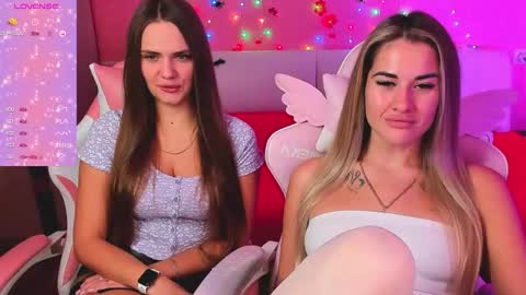 Snapshot of hotty_girls_here chatting on October 18, 6:17 am Ivanna and Jessica online show from October 18, 6:17 am