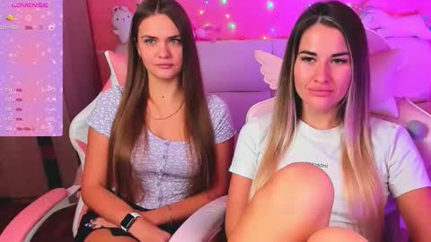 Snapshot of hotty_girls_here chatting on September 29, 12:59 pm Ivanna and Jessica online show from September 29, 12:59 pm