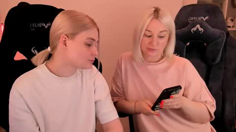 Nessie and Jessie online show from March 6, 3:45 pm