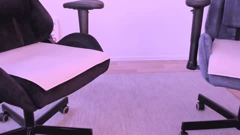 Nessie and Jessie online show from January 26, 7:32 am