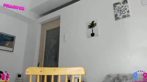 crishinahotty online show from March 3, 9:00 am