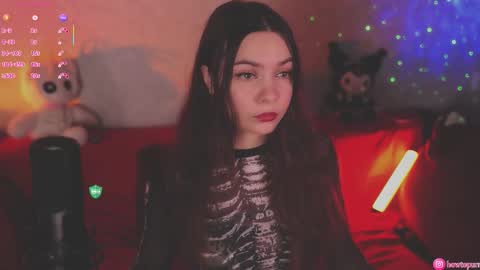 Mia online show from November 3, 4:52 pm