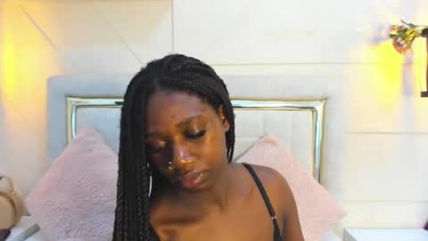 Snapshot of huddah_cam chatting on February 15, 11:17 am huddah online show from February 15, 11:17 am