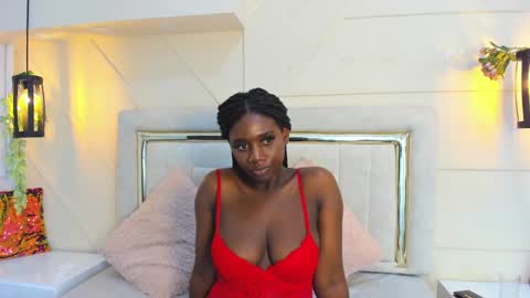 Snapshot of huddah_cam chatting on February 13, 5:33 pm huddah online show from February 13, 5:33 pm