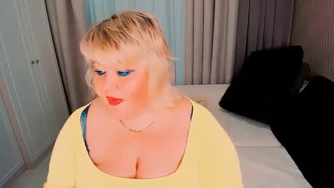 Snapshot of huge_booobs chatting on March 2, 3:05 pm milli online show from March 2, 3:05 pm