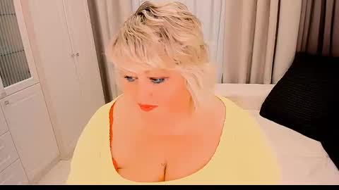 Snapshot of huge_booobs chatting on September 22, 6:12 pm milli online show from September 22, 6:12 pm
