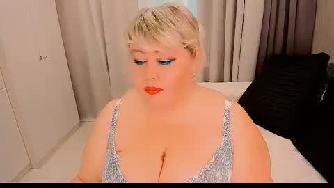 Snapshot of huge_booobs chatting on September 26, 7:49 am milli online show from September 26, 7:49 am