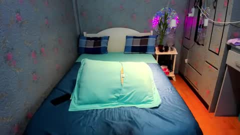 Snapshot of hugecock_emma chatting on January 25, 6:24 pm hugecock_emma online show from January 25, 6:24 pm