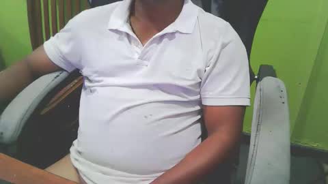 hugedguy2023 online show from March 22, 9:19 pm