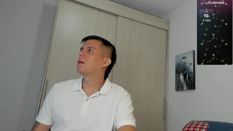 Snapshot of hugosan2 chatting on January 15, 5:08 am Hugo online show from January 15, 5:08 am