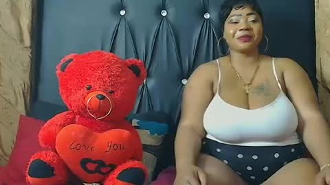 Snapshot of humongoustitss500929 chatting on October 10, 6:36 pm humongoustitss500929 online show from October 10, 6:36 pm