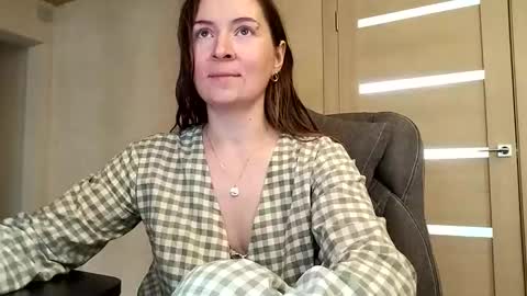 Snapshot of humpygrey chatting on October 20, 8:52 am HumpyGrey online show from October 20, 8:52 am