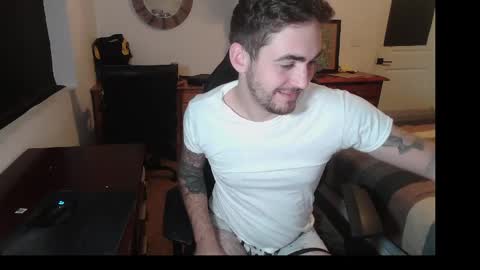 hungmtnman2256 online show from April 1, 5:08 am