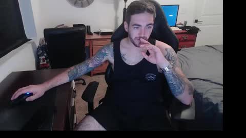 hungmtnman2256 online show from March 22, 7:34 am