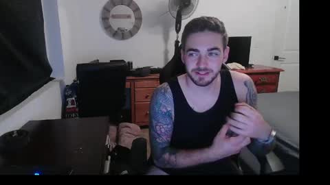 hungmtnman2256 online show from March 20, 4:06 am