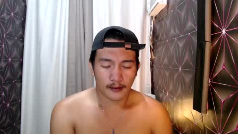 hunkylloyd online show from February 8, 5:18 am