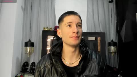 hunterheat_ online show from April 16, 12:16 pm