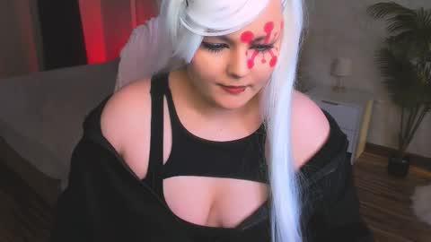 Hwasa online show from March 3, 8:38 pm